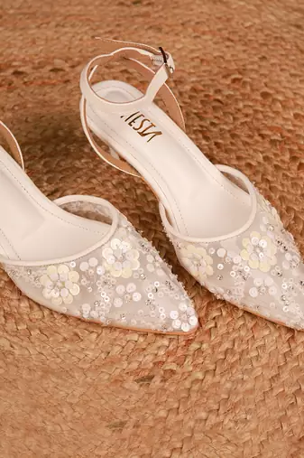 Crescent (Bridal White) (Pearl And Bead Pointy Close Kitten Heel)
