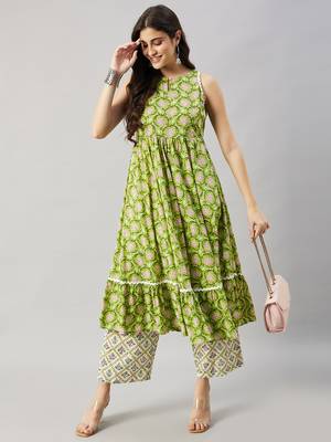 Winered woman green white printed flared kurta set 1