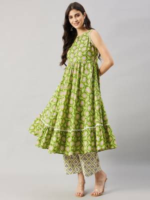 Winered woman green white printed flared kurta set 4