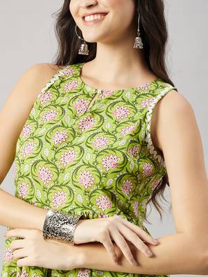 Winered woman green white printed flared kurta set 5