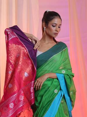 Green Cotton Blend Handwoven Saree With Flower Motifs 3