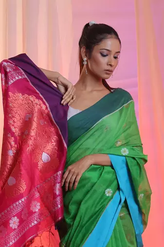 Green Cotton Blend Handwoven Saree With Flower Motifs