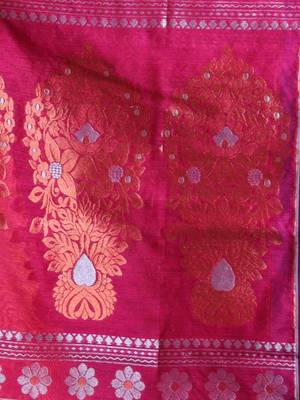 Green Cotton Blend Handwoven Saree With Flower Motifs 5