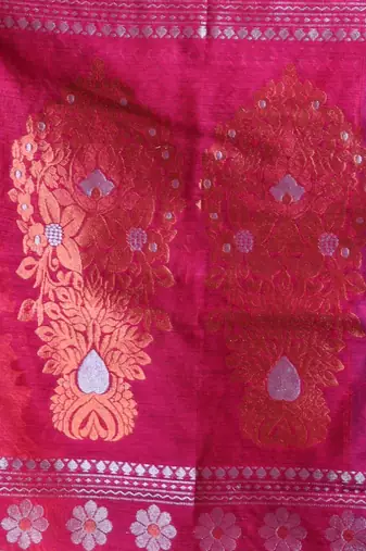 Green Cotton Blend Handwoven Saree With Flower Motifs