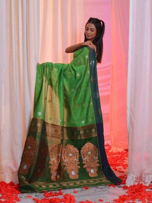 Light Green Cotton Blend Handwoven Saree With Flower Motifs 4