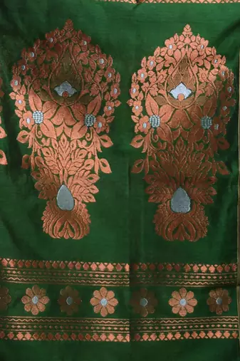 Light Green Cotton Blend Handwoven Saree With Flower Motifs