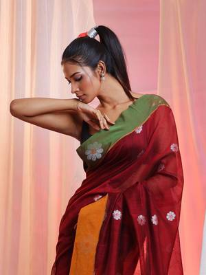 Maroon Cotton Blend Handwoven Saree With Flower Motifs 3