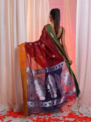 Maroon Cotton Blend Handwoven Saree With Flower Motifs 4