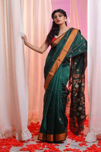Emerald Green Cotton Blend Handwoven Saree With Flower Designs