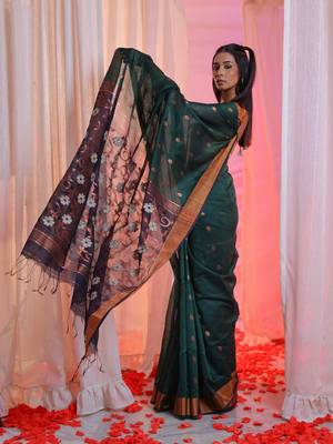 Emerald Green Cotton Blend Handwoven Saree With Flower Designs 2