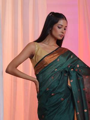 Emerald Green Cotton Blend Handwoven Saree With Flower Designs 3