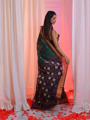 Emerald Green Cotton Blend Handwoven Saree With Flower Designs 4