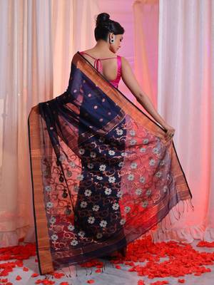 Midnight Blue Cotton Blend Handwoven Saree With Flower Designs 4