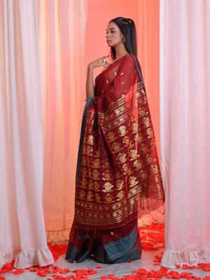Maroon Cotton Blend Handwoven Saree With Flower Designs 2