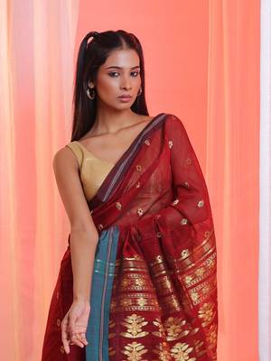 Maroon Cotton Blend Handwoven Saree With Flower Designs 3