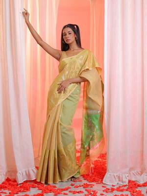 Off White Cotton Blend Handwoven Saree With  Floral Designs 1