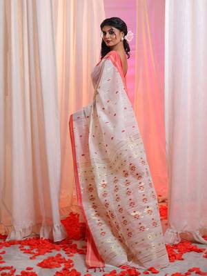 Off White Cotton Blend Handwoven Saree With  Floral Designs 2