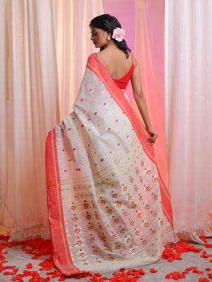 Off White Cotton Blend Handwoven Saree With  Floral Designs 4