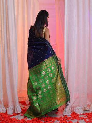 Navy Blue Cotton Blend Handwoven Saree With  Floral Designs 4