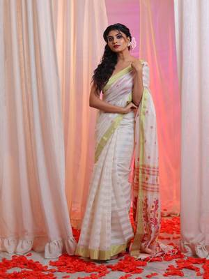 Milk White Cotton Blend Handwoven Saree With Floral Pallu 1