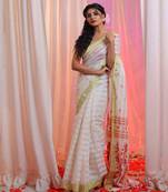 Milk White Cotton Blend Handwoven Saree With Floral Pallu