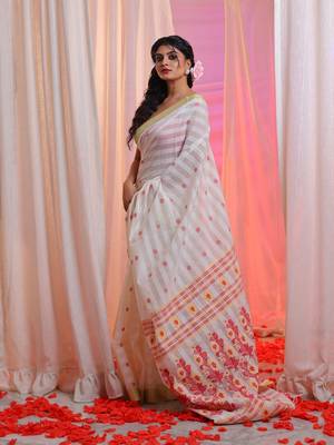 Milk White Cotton Blend Handwoven Saree With Floral Pallu 2