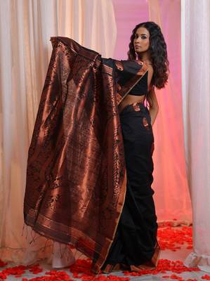 Black Cotton Blend Handwoven Saree With Paisley Designs 2