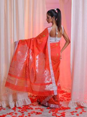 Watermelon Pink Cotton Blend Handwoven Saree With Floral Pallu 4