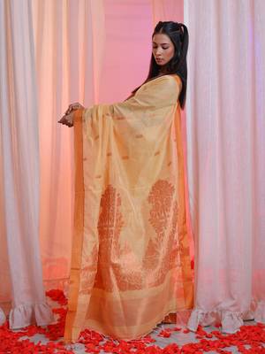Beige Cotton Blend Handwoven Saree With Floral Pallu 2