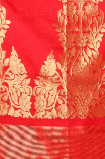 Red Cotton Blend Handwoven Saree With Floral Pallu