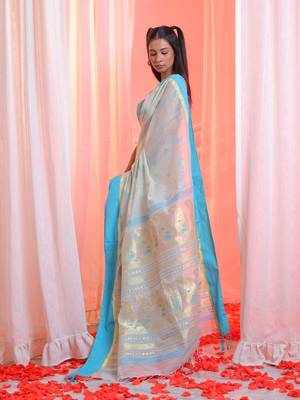 Ecru Cotton Blend Handwoven Saree With Paisley Motifs Pallu 2