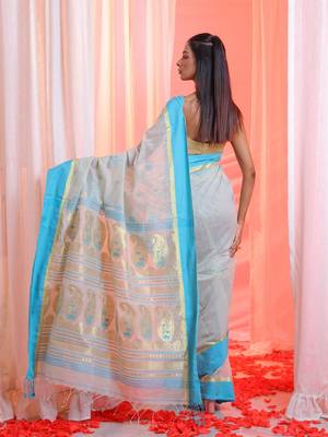 Ecru Cotton Blend Handwoven Saree With Paisley Motifs Pallu 4