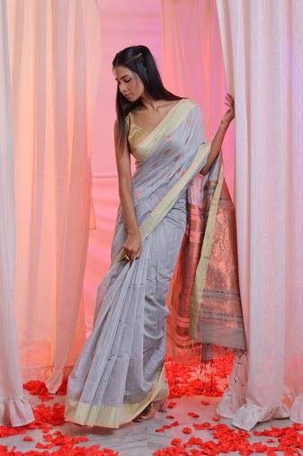 Grey Cotton Blend Handwoven Saree With Paisley Pallu
