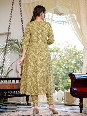  green pure cotton anarkali trouser and dupatta set 3
