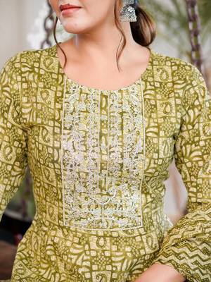  green pure cotton anarkali trouser and dupatta set 4