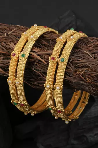Women set of 4 gold plated stone-studded handcrafted bangles