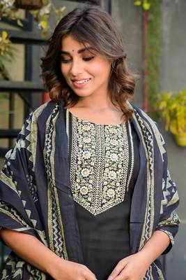 women black & beige yoke design kurta with trousers & dupatta 3