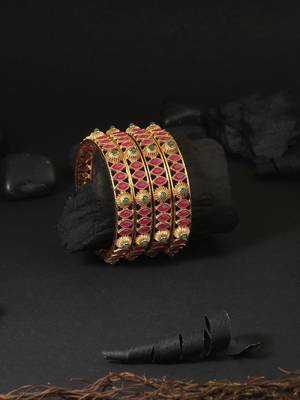 Set of 4 gold-plated handcrafted stone bangles 5