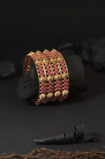 Set of 4 gold-plated handcrafted stone bangles