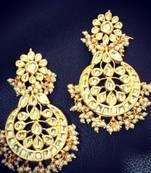 white pearl earring kundan aalia bollywood celebrity pair