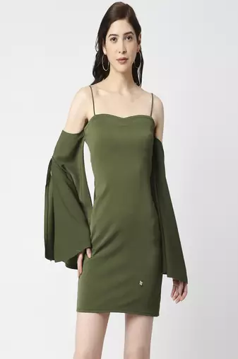 Bodycon with off bell sleeve and slit