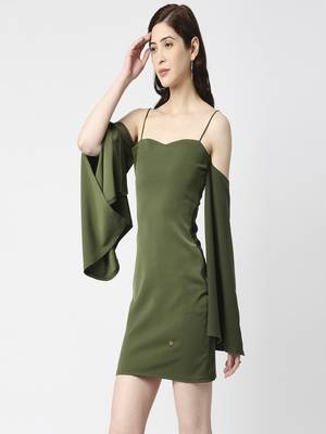 Bodycon with off bell sleeve and slit 3