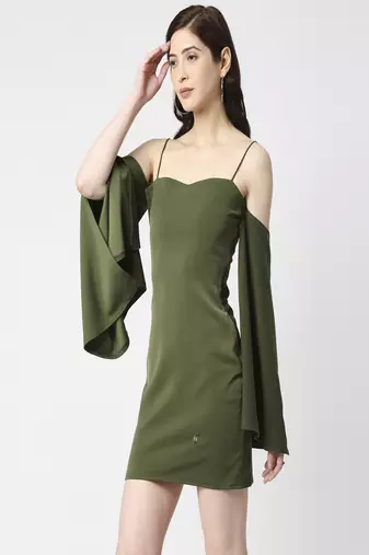 Bodycon with off bell sleeve and slit