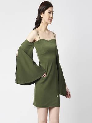 Bodycon with off bell sleeve and slit 4
