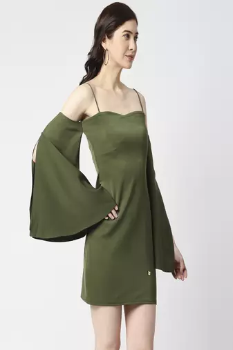 Bodycon with off bell sleeve and slit