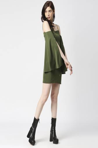 Bodycon with off bell sleeve and slit
