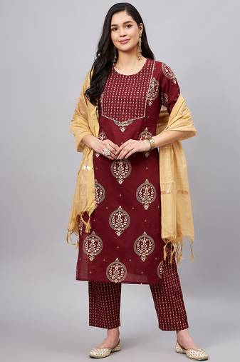 Winered woman maroon paisley print with gota detailed neck kurta set