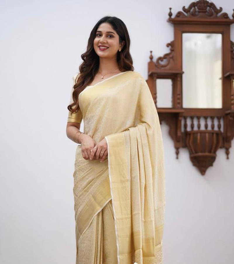 OFF WHITE GOREGOUS  JACCQUARD SAREE