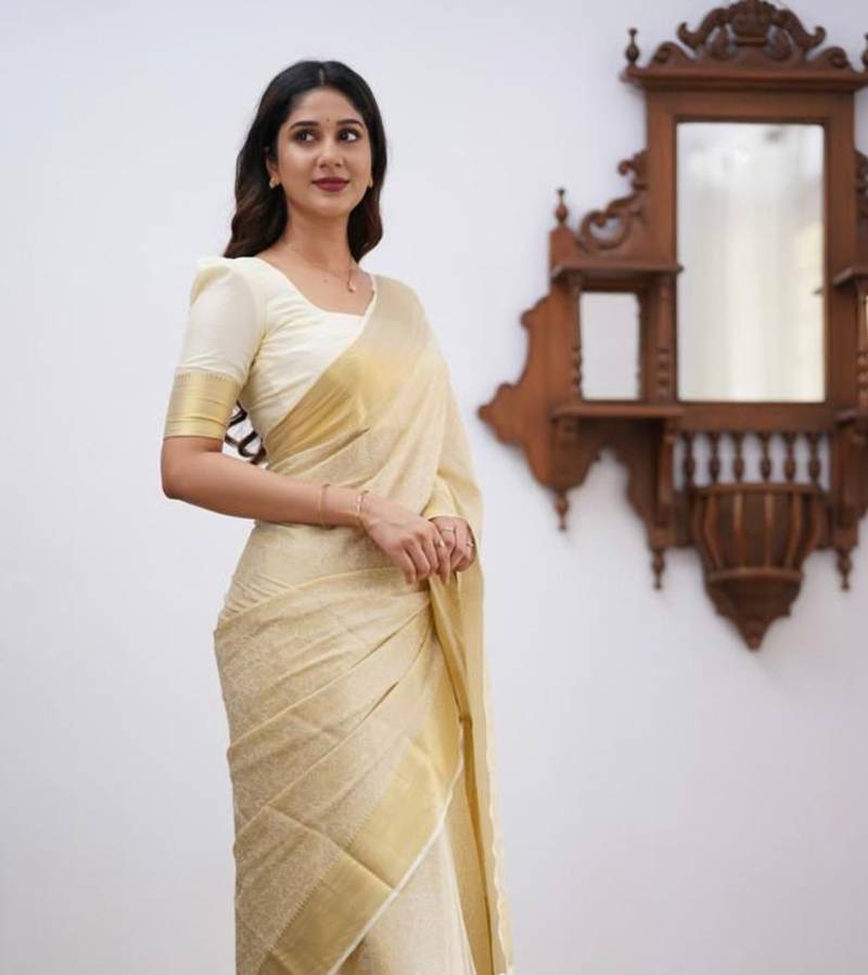 OFF WHITE GOREGOUS  JACCQUARD SAREE