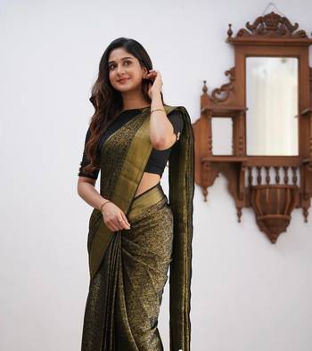 MEHNDI GOREGOUS  JACCQUARD SAREE 2